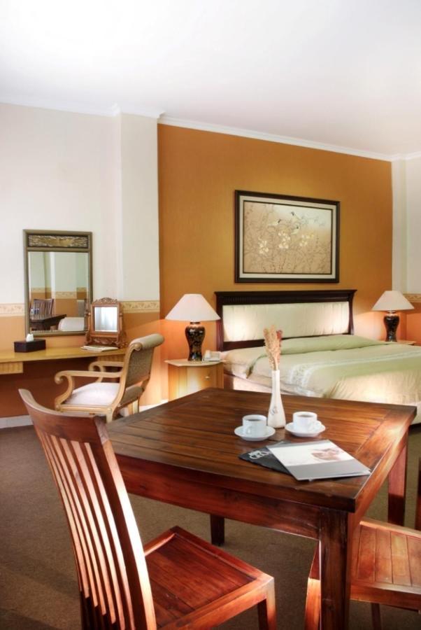 Umm Inn Hotel Malang Exterior foto